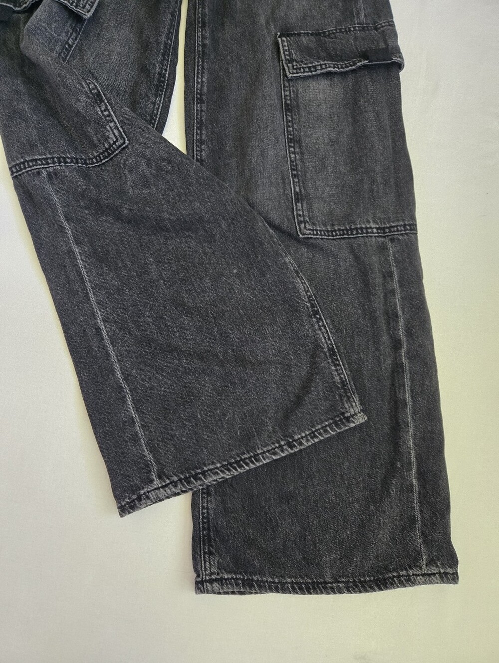 American Eagle Super High Rise Baggy Wide Leg Jeans Cargo Black Size 0 Short - Picture 3 of 12